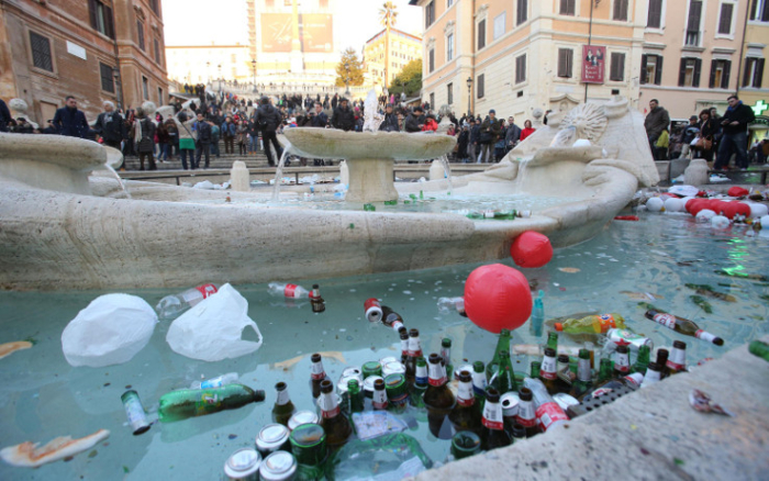 danni_barcaccia_roma_tifosi_feyenoord_20_ansa